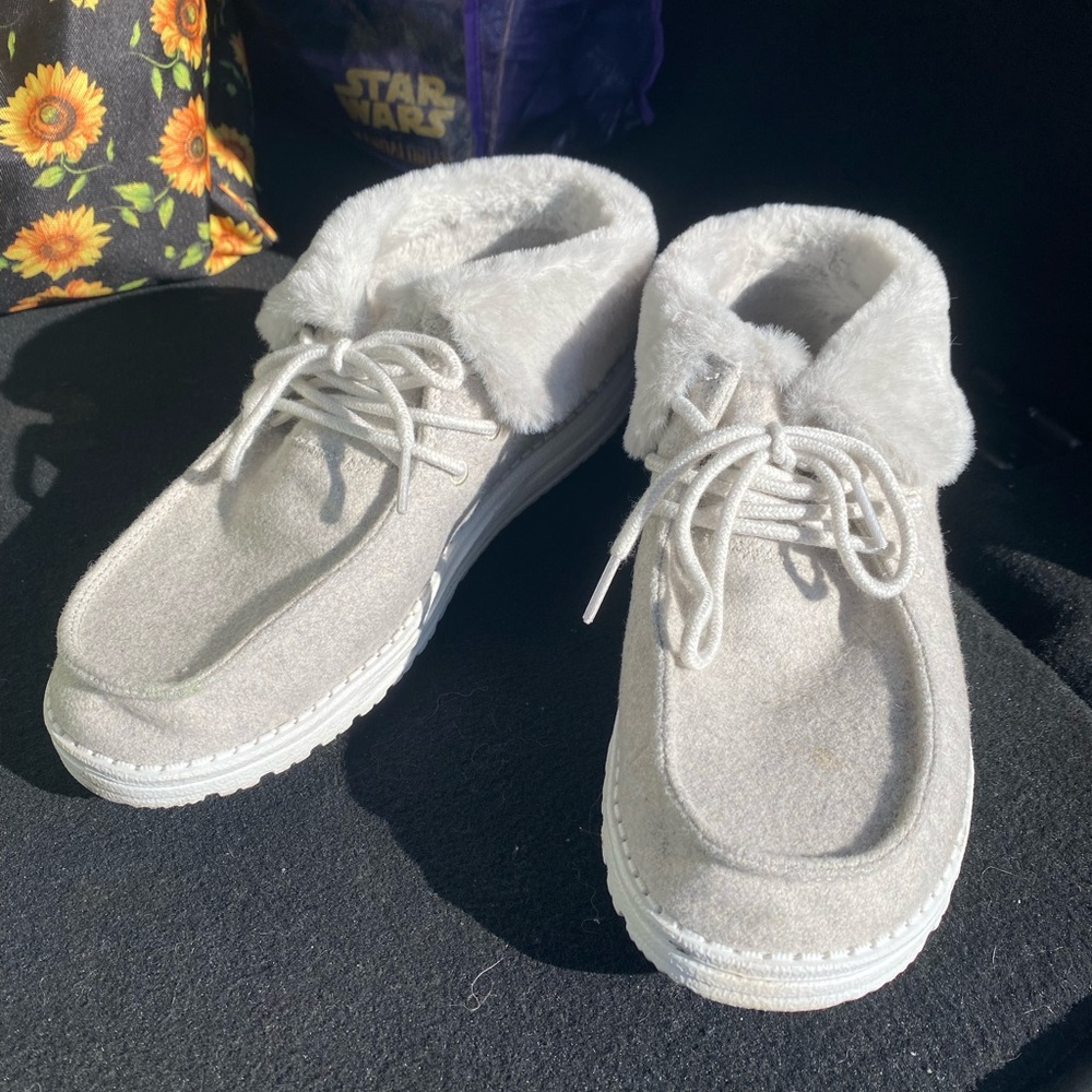 Grey fuzzy Hey Dudes, Size 8